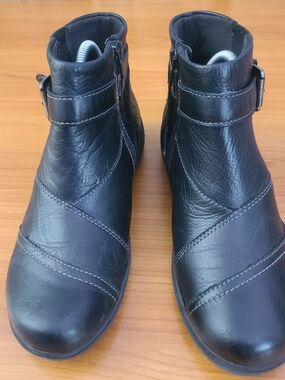 Clarks Carleigh Dalia Black Nubuck Ankle Booties Women’s 9.5M Zipper